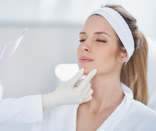 Výplně vs. botulotoxin: co řeší vrásky, co objem a kdy kombinovat pro přirozený výsledek