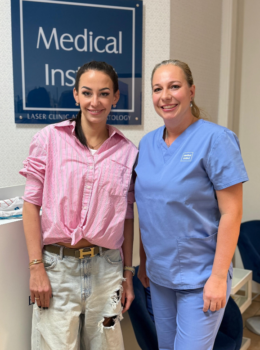 Agáta Hanychová na operaci víček